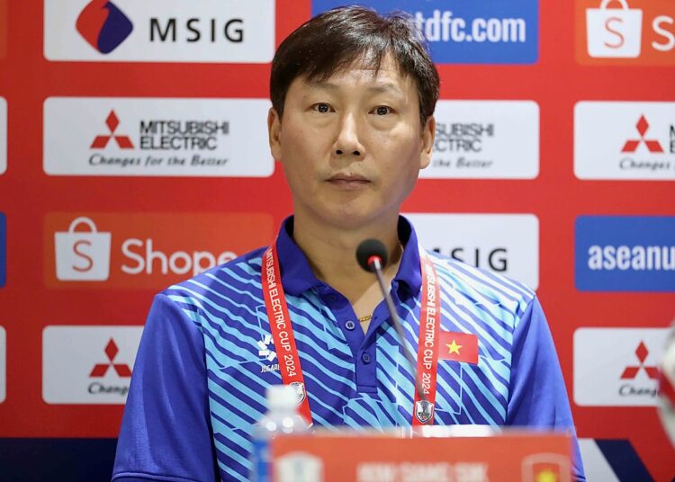 HLV Kim Sang Sik trở lại Việt Nam sớm hơn kế hoạch