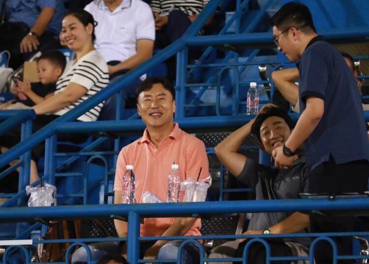 HLV của ĐT Lào đi xem Tiến Linh đua vua phá lưới V.League