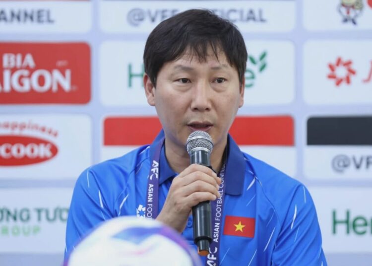 HLV Kim Sang Sik muốn ĐT Việt Nam ghi nhiều bàn vào lưới ĐT Lào
