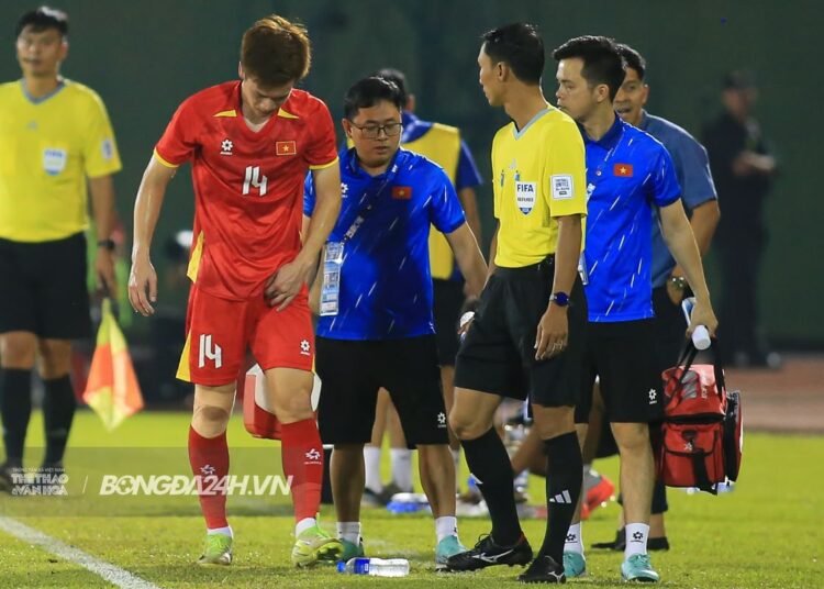 HLV Kim Sang Sik lo sốt vó về lực lượng ĐT Việt Nam