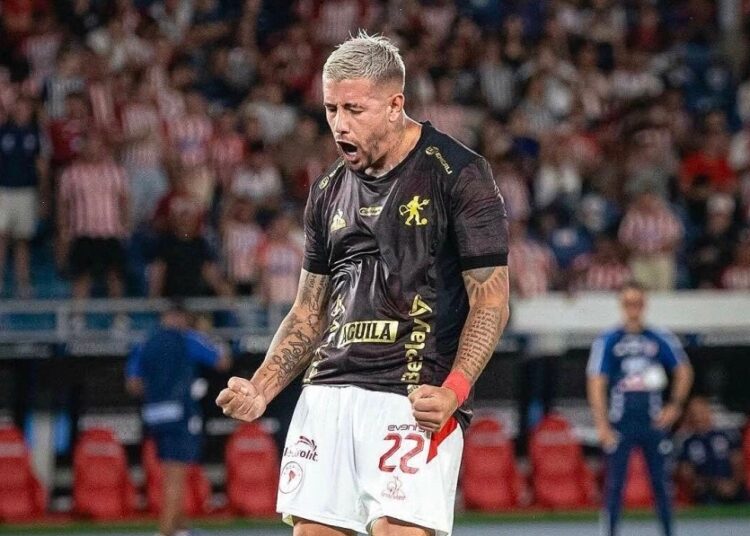 Rodrigo Holgado được gọi bổ sung để đá chung kết với ĐT Việt Nam